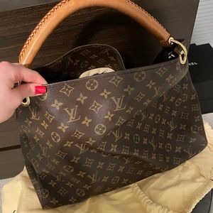 Authentic Louis Vuitton Artsy MM bag-Discontinued